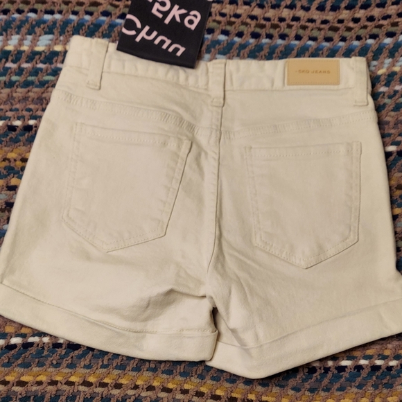 Cream shorts girls small - Picture 3 of 4